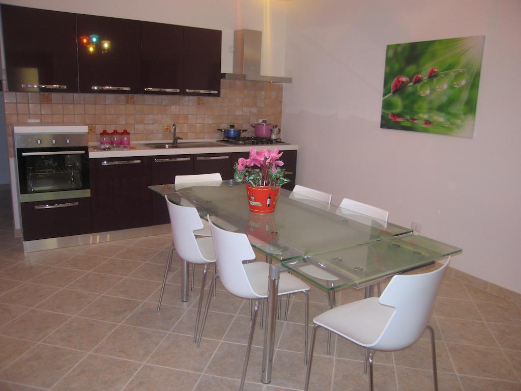 A 100Metri Da Piazza Duomo Di Ortigia Apartman Szirakúza Szoba fotó